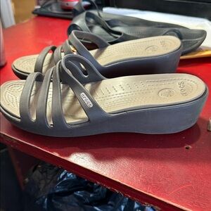 Women’s CROCS Rhonda Slip On Strappy Wedge Sandals Size 8 Brown